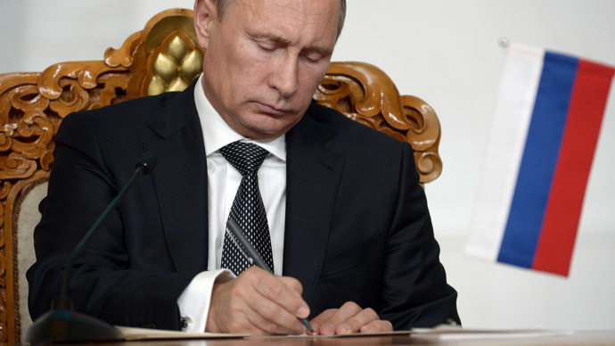 خودنویس پوتین و امضا با قلم پوتین